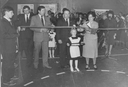 Торжественная линейка открытия новой школы 1 сентября 1987 года